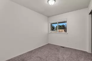 639 SE 10th St, Madras, OR 97741 - Photo 13