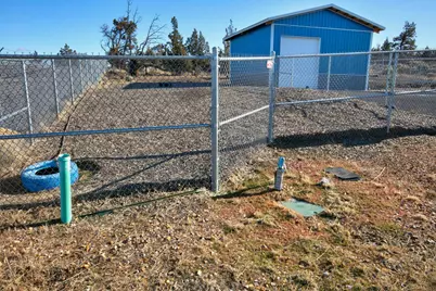 932 SE 4th Court, Redmond, OR 97756 - Photo 3