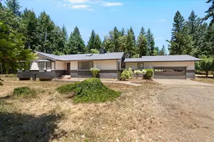 180 White Oak Dr, Cave Junction, OR 97523 - Photo 3