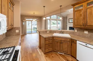 60943 Summerwood Way, Bend, OR 97702 - Photo 7