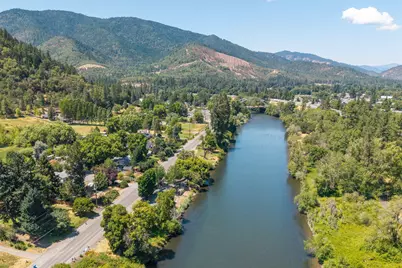 5508 Rogue River Highway, Gold Hill, OR 97525 - Photo 17