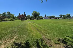 695 Lozier Ln, Medford, OR 97501 - Photo 9