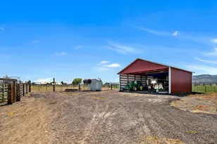 10934 SW Fleming Rd, Powell Butte, OR 97753 - Photo 43