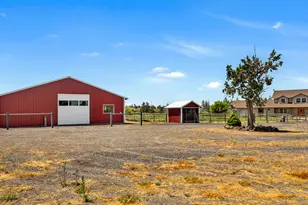 10934 SW Fleming Rd, Powell Butte, OR 97753 - Photo 37