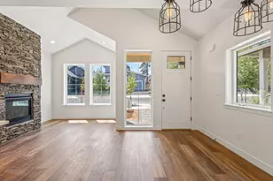 988 E Black Butte Ave, Sisters, OR 97759 - Photo 3