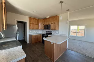 946 SE 10th St, Madras, OR 97741 - Photo 7