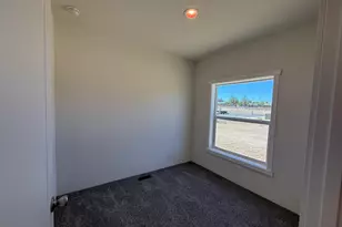 946 SE 10th St, Madras, OR 97741 - Photo 5