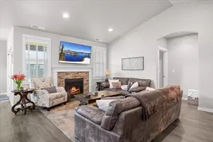 1632 Pearl Eye Ln, Medford, OR 97504 - Photo 13