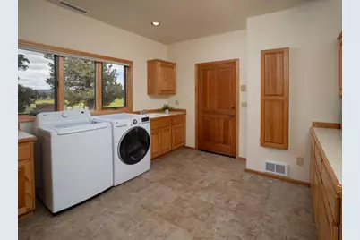 65055 Old Bend Redmond Highway, Bend, OR 97703 - Photo 17