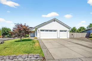 201 Orchardview Cir, Central Point, OR 97502 - Photo 5