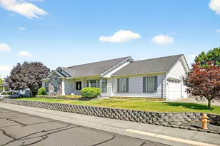 201 Orchardview Cir, Central Point, OR 97502 - Photo 35