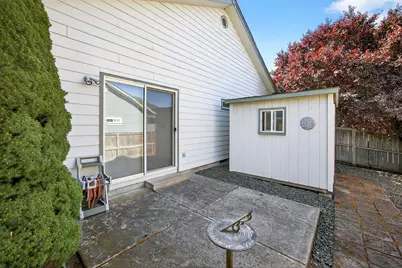 201 Orchardview Circle, Central Point, OR 97502 - Photo 33