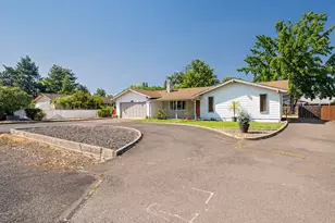 2080 Alamar St, Medford, OR 97501 - Photo 15