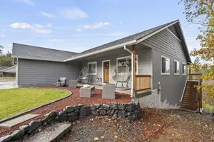 1272 Green Valley Dr, Cave Junction, OR 97523 - Photo 3