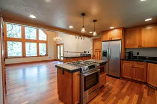 20087 Beaver Ln, Bend, OR 97703 - Photo 13