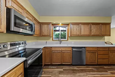 755 S 4th Street, Central Point, OR 97502 - Photo 7