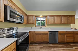 755 S 4th St, Central Point, OR 97502 - Photo 7