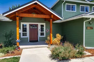 755 S 4th St, Central Point, OR 97502 - Photo 3