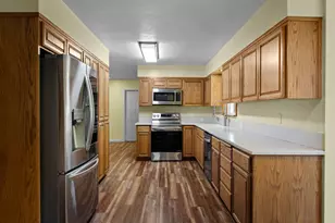 755 S 4th St, Central Point, OR 97502 - Photo 9