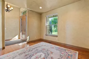 21420 Belknap Dr, Bend, OR 97701 - Photo 7