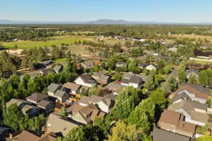 21376 Oakview Dr, Bend, OR 97701 - Photo 45