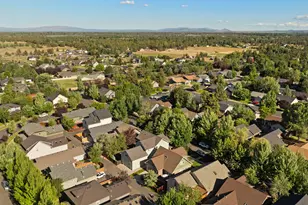 21376 Oakview Dr, Bend, OR 97701 - Photo 43