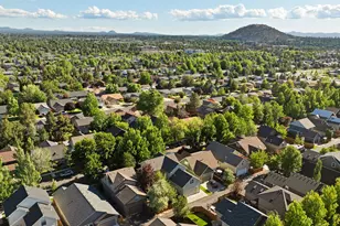 21376 Oakview Dr, Bend, OR 97701 - Photo 41