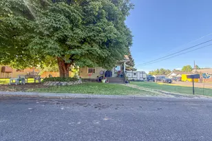 904 NE 2nd St, Prineville, OR 97754 - Photo 3