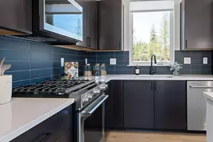 1011 W Linda Ave, Sisters, OR 97759 - Photo 9