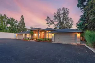 619 SE M St, Grants Pass, OR 97526 - Photo 3