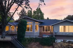 619 SE M St, Grants Pass, OR 97526 - Photo 5