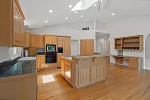 619 SE M St, Grants Pass, OR 97526 - Photo 19