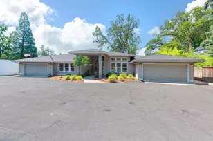 619 SE M St, Grants Pass, OR 97526 - Photo 59