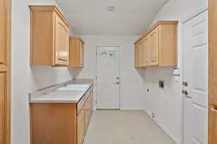 619 SE M St, Grants Pass, OR 97526 - Photo 25