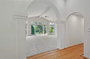 619 SE M St, Grants Pass, OR 97526 - Photo 9