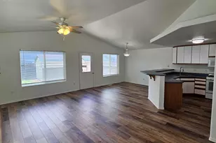 569 NE Negus Loop, Redmond, OR 97756 - Photo 5