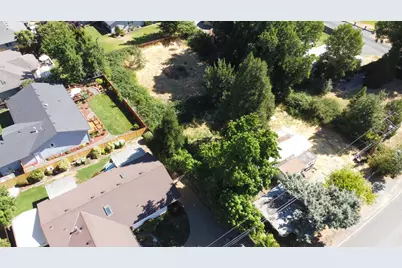 210 NW Woodbrook Drive, Grants Pass, OR 97526 - Photo 13