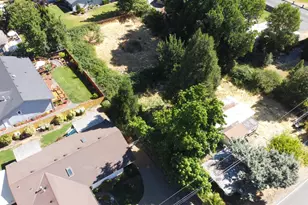 210 NW Woodbrook Dr, Grants Pass, OR 97526 - Photo 13