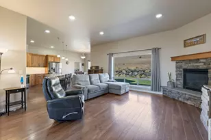 2273 NE Valley View Ct, Madras, OR 97741 - Photo 3