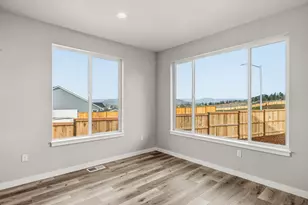 1297 Stonegate Dr, Eagle Point, OR 97524 - Photo 11