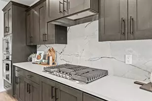 1297 Stonegate Dr, Eagle Point, OR 97524 - Photo 9