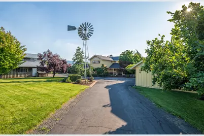 4050 Royal Crest Road, Medford, OR 97504 - Photo 7