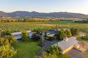 4050 Royal Crest Rd, Medford, OR 97504 - Photo 5