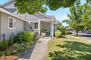 2065 Cheshire Way, Medford, OR 97501 - Photo 3