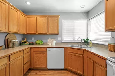 2065 Cheshire Way, Medford, OR 97501 - Photo 13