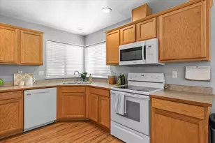 2065 Cheshire Way, Medford, OR 97501 - Photo 11