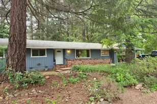 611 S Junction Ave, Cave Junction, OR 97523 - Photo 3