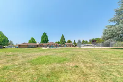 925 Carol Rae, Medford, OR 97501 - Photo 31