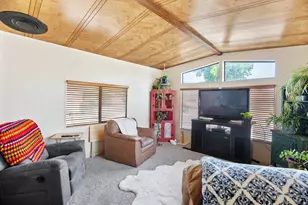 925 Carol Rae, Medford, OR 97501 - Photo 9