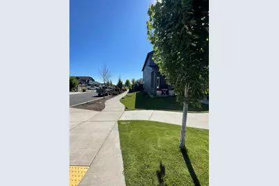 950 NW 26th Way, Redmond, OR 97756 - Photo 5